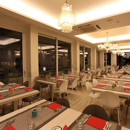 Hotel Fantasy Riccione Eksteriør billede