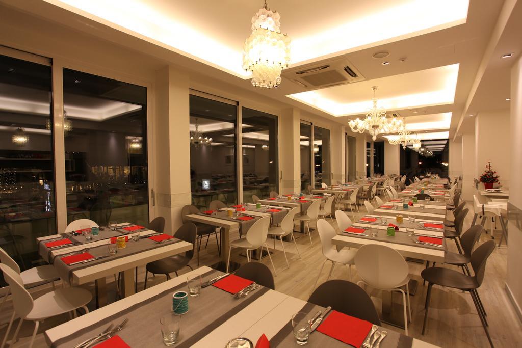Hotel Fantasy Riccione Eksteriør billede