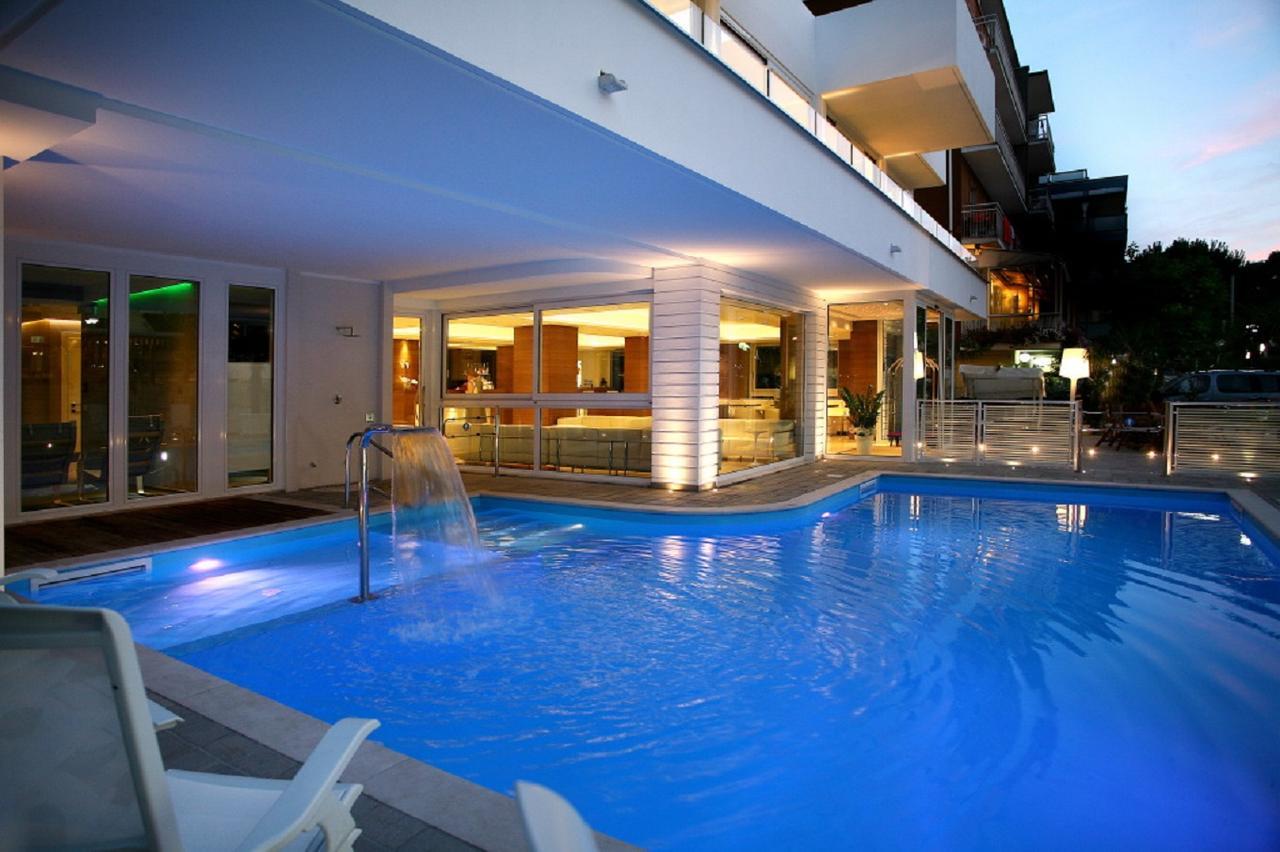 Hotel Fantasy Riccione Eksteriør billede